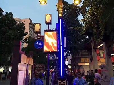 七宝古镇商业街灯杆屏