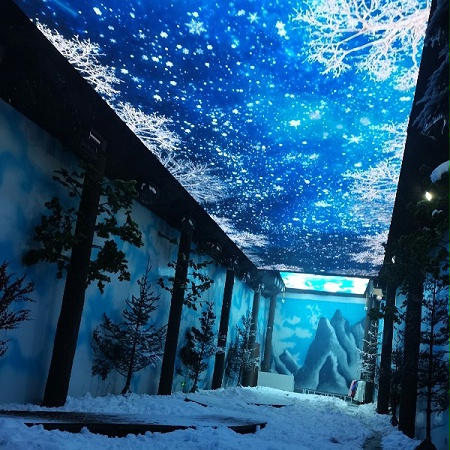 玉龙雪山上的视觉奇迹：智显立诺天幕屏打造景区新地标