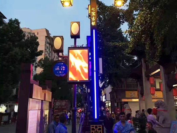 七宝古镇商业街灯杆屏