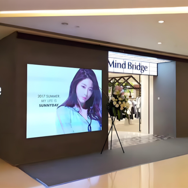 揭秘！服装店老板如何靠LED显示屏秒变时尚界新宠？