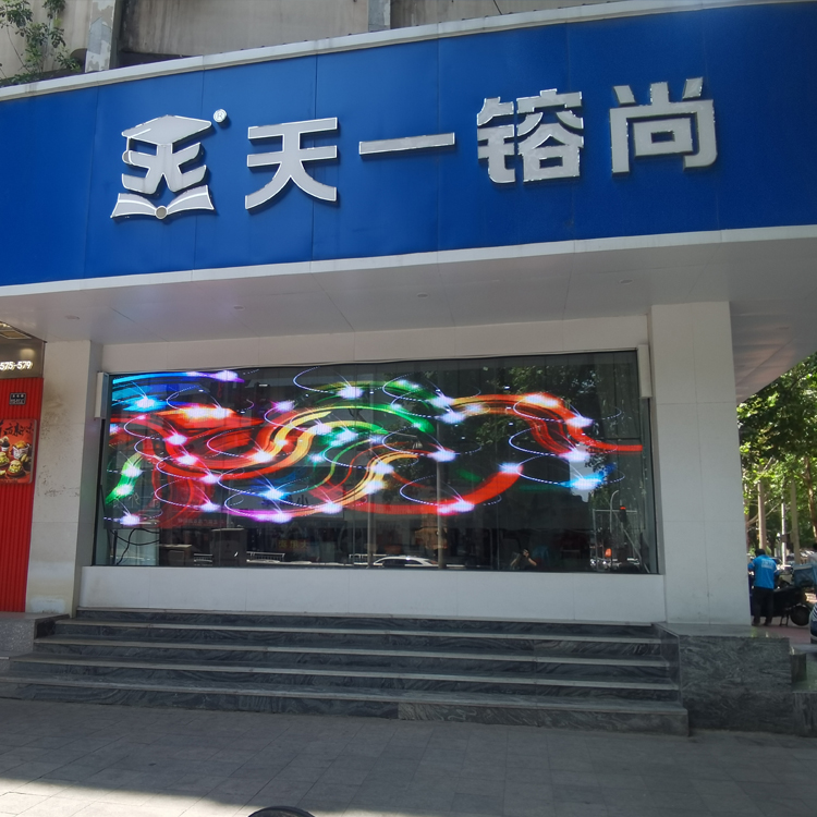 打破常规！led显示屏厂家透明屏项目成功安装并点亮完成！